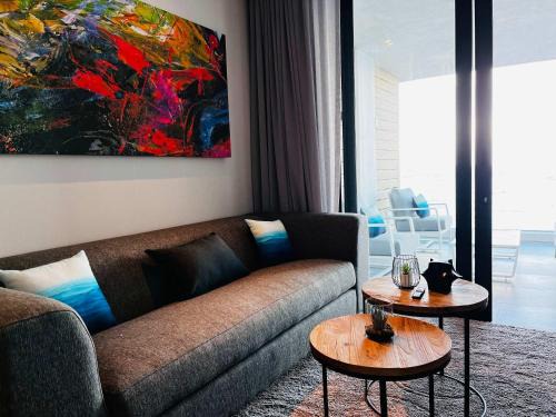 Redhill Apartment | Wavescapes Surfers Lookout Stay