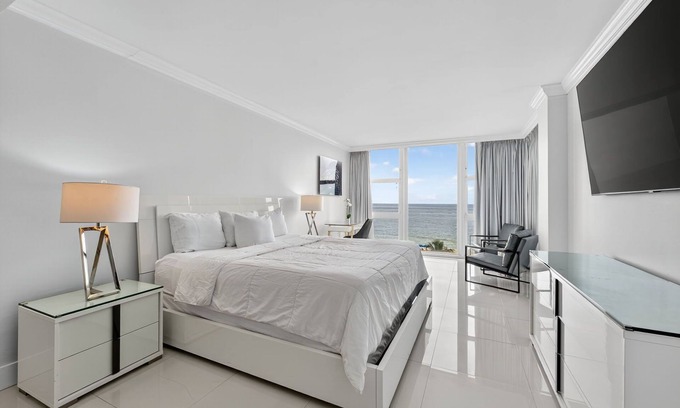 Bermuda Riviera Apartment | Waveside Getaway