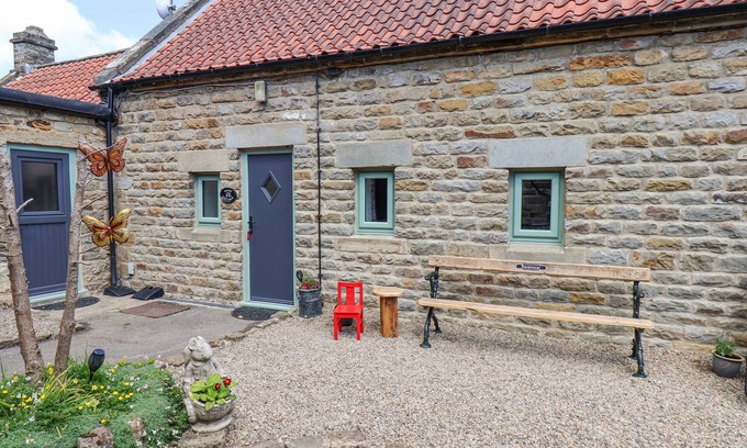 Scarborough Cottage | WAYSIDE FARM DAIRY COTTAGE, romantic, with a garden in Burniston