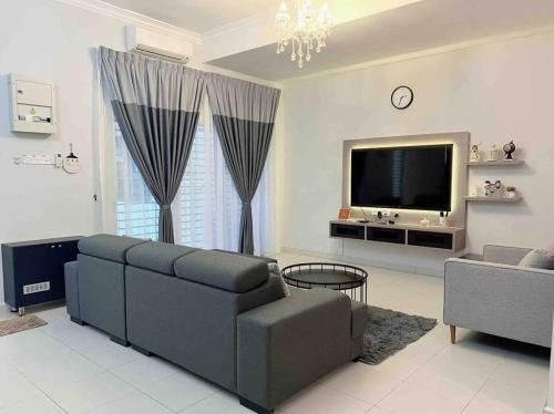 Taman Sejati House | We Call it HOME 10pax FREE WIFI Sitiawan 88 Homestay
