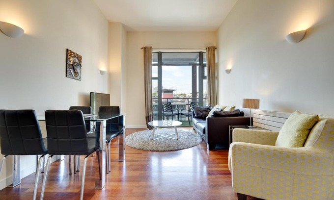 Newcastle-upon-Tyne Apartment | Week2Week Newcastle Fabulous 1BR CIty Centre Flat