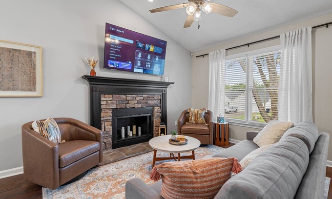 Cartersville House | Weekday Savings! 3BR Stay Close to Downtown