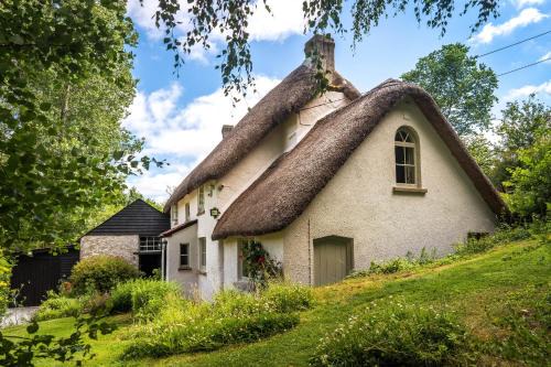 Heligan House | Weeke Brook - Quintessential thatched luxury Devon cottage