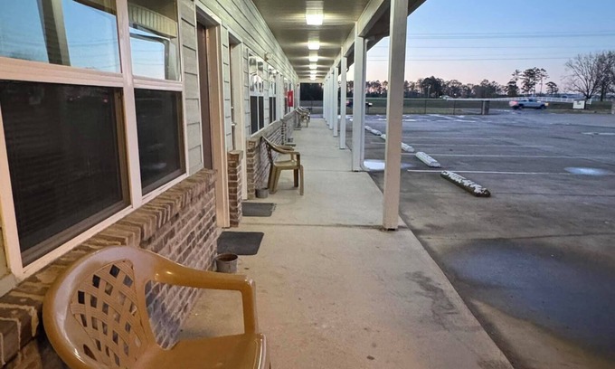 Centre Hotel | Weiss Lake Lodge