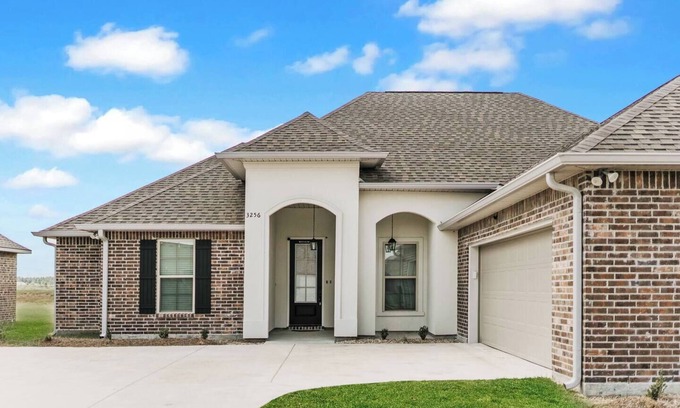 Lake Charles House | Welcome Contractor Stays at Rosehill Retreat
