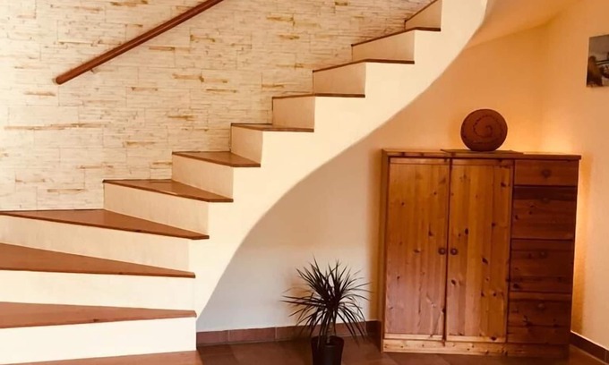 Trockenborn-Wolfersdorf Apartment | Welcome to our cozy guest house with separate entrance