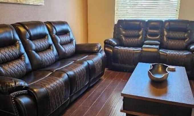 El Paso House | "Welcome to a stylish and spacious family retreat in El Paso"