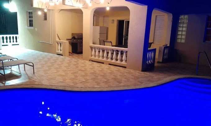 Cane Garden House | Welcome to Canewood Manor. Host: Candi and Glen.