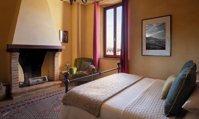 Castelmuzio House | Welcome to Casa Oliveto, a corner of history and comfort in the heart of Tuscany.