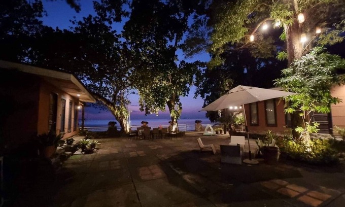 Lian House | Welcome to Coral Suites! A beach house right in the heart of a private cove.