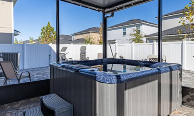 Westside House | Welcome to Crystal Retreat