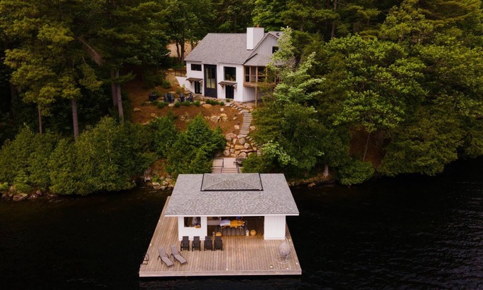 Bala House | Welcome to Falcon’s Nest, your 6 bedroom luxury all-season cottage retreat nestled on Lake Muskoka