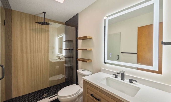 Des Moines House | Welcome to Momo's Place. Charming 3 Bedroom, 1Bathroom with Modern Upgrades
