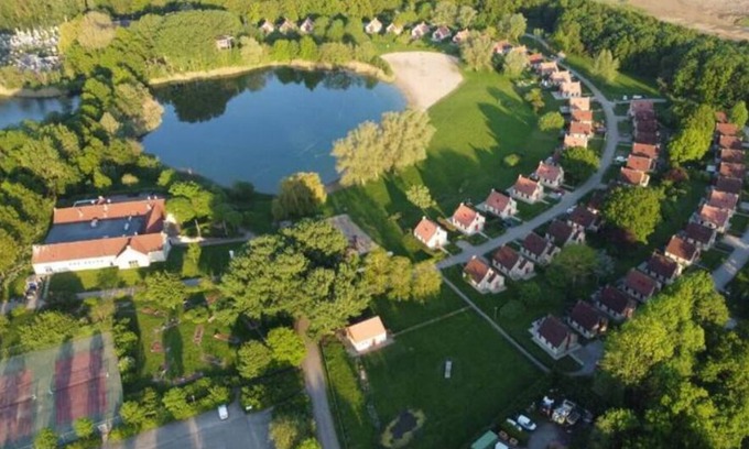 Ewijk Villa | Welcome to our charming cottage close to the lake, with three bedrooms at Broeckhuys Holiday Park