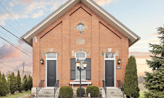 Elyria House | Welcome to our Sweet Little Retreat!