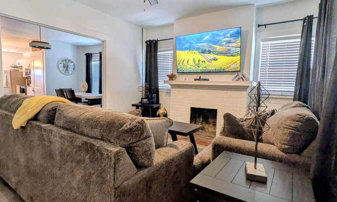 Crestline Heights House | Welcome to S & B Birmingham Getaway!