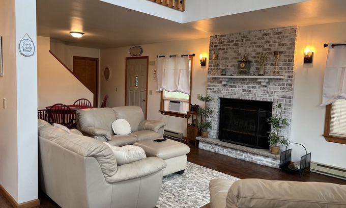Lake Ariel Ski Chalet | Welcome to Summer Wind in The Hideout