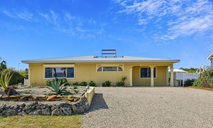 St. George Island House | Welcome to Sunset Sails & Wagging Tails!