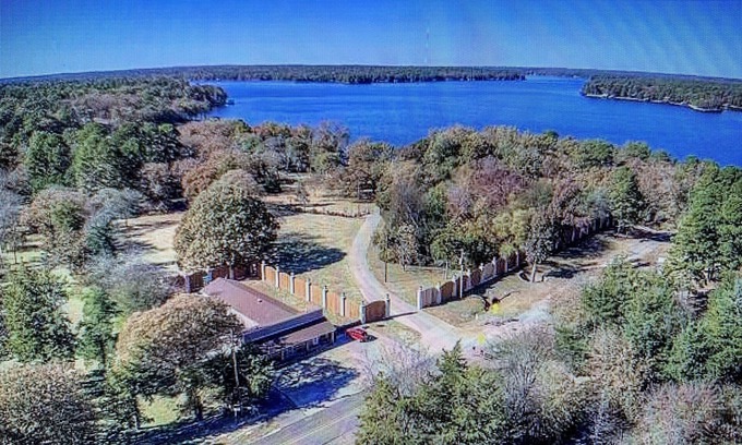 Dogwood House | Welcome to the serene setting of Lake Cypress Retreat!