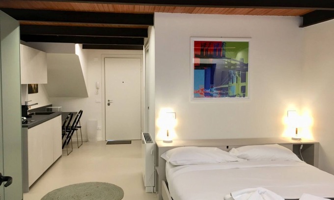 Citta Antica Apartment | Welcome to this charming period building, which has been completely renovated and is located just a few steps from the Ponte Pietra and the charming Teatro Romano in Verona.the apartment is a tastefully furnished studio in a modern style.
