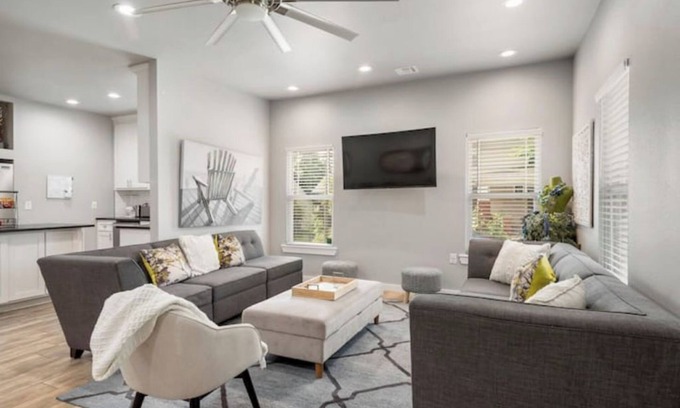 Tulsa House | Welcome to this magnificent 5-bedroom home