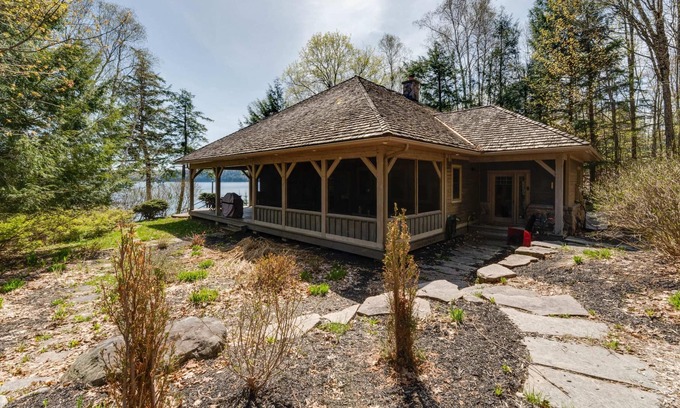 Utterson House | Welcome to Waters Edge A Beautiful Family Escape