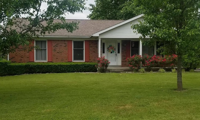 Bardstown House | Welcome to your home away from home at my Bardstown’s Sweet Retreat!