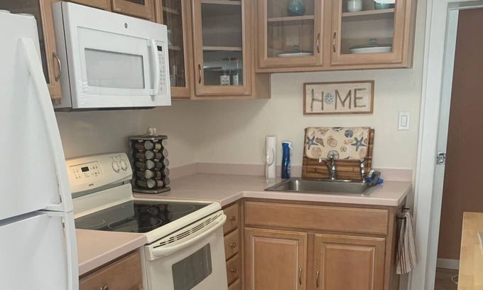 Don Cesar Cottage | Welcome to your winter getaway - steps away from the private neighborhood beach!