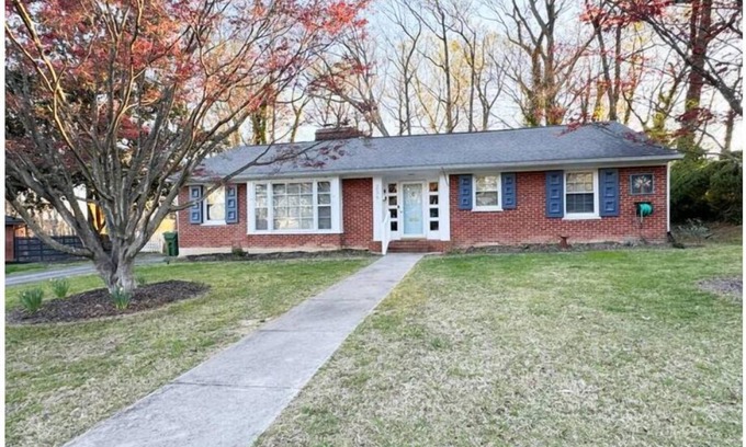 Danville House | Welcoming 3bd/2ba near Averett