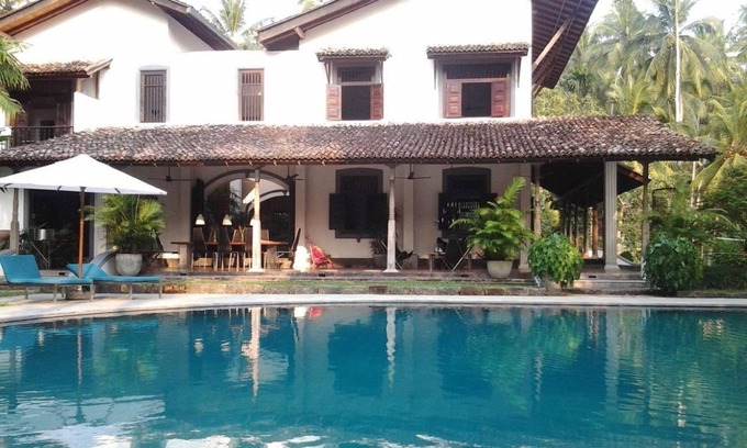 Unawatuna Villa | Welcoming 5-bedroom villa with pool and staff near Galle