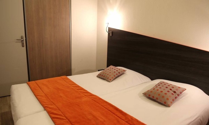 Chevilly-Larue Hotel | Welcoming Studio with Easy Orly Airport Access & Access to Tramway