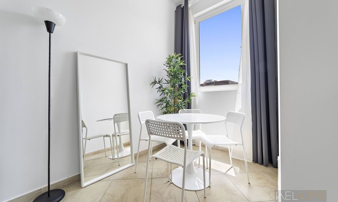 Motor City Apartment | WelHome - Stylish Studio with Park Views in Regent House 2