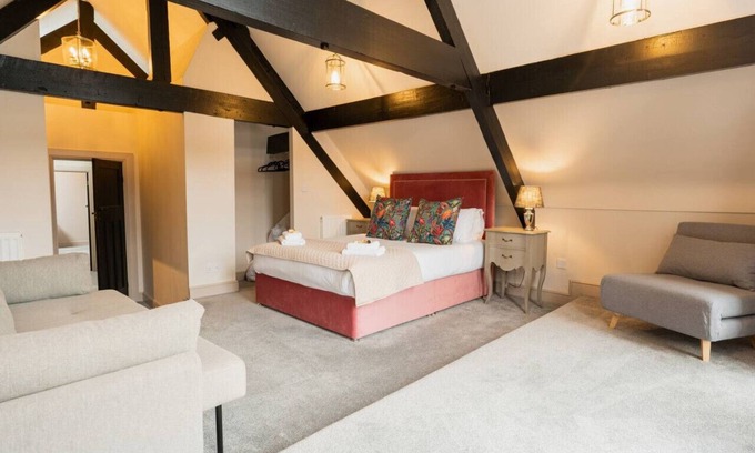 Tarvin House | Well Decorated Home | Charming Village Location