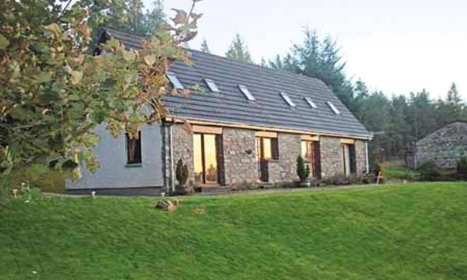Lairg House | Well equipped cottage with loch, mountain and woodland views