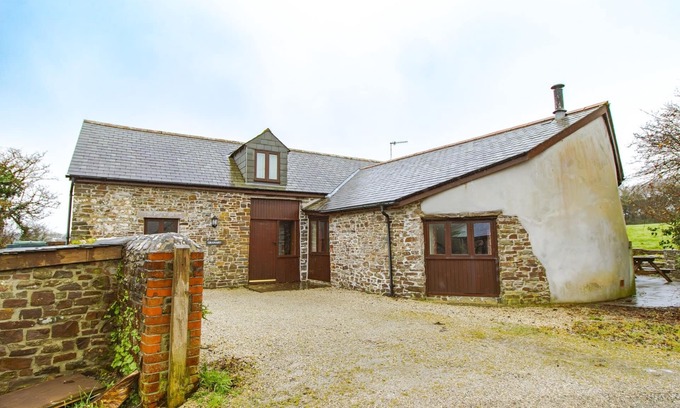 Hartland House | Well equipped four bedroom property with plenty of space in a rural location.