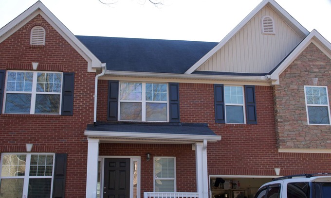 Snellville House | Well-furnished house with modern appliances, apartment-size master bedroom