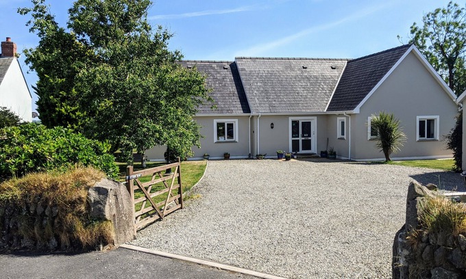 Carnhedryn House | Well presented 3 bedroomed dormer bungalow with parking, garden and view