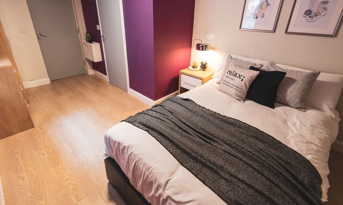 Offerton Apartment | Wellington House Apartment 1 close to Manchester Airport
