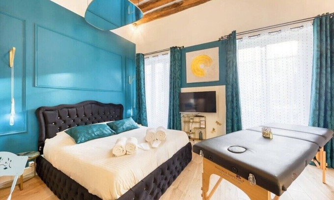 Arpajon Apartment | Wellness suite - Jacuzzi and sauna/SPA love room