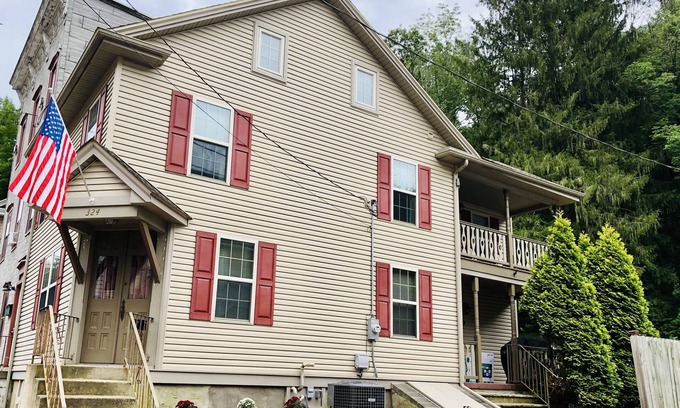 Ashfield House | West Broadway with private parking!