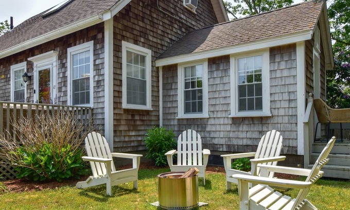 West Dennis House | West Dennis Home Walk to S. Village Beach!