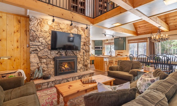 Donner Lake Woods House | West Donner Lake~Pet Friendly~Walk to Lake