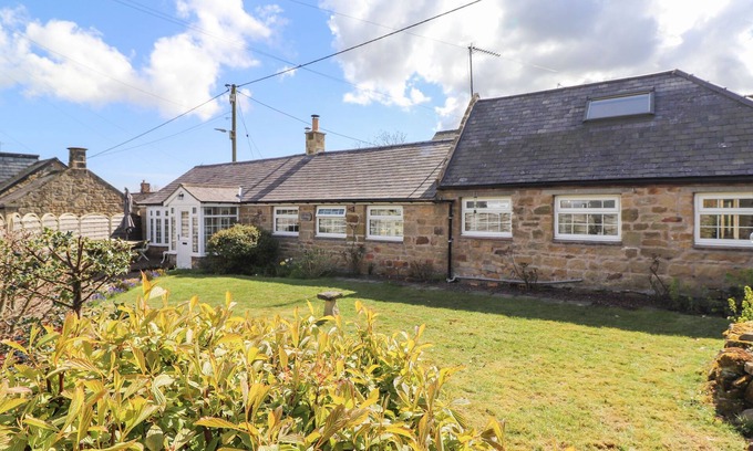 Longhorsley House | WEST FARM COTTAGE, pet friendly, with open fire in Longhorsley