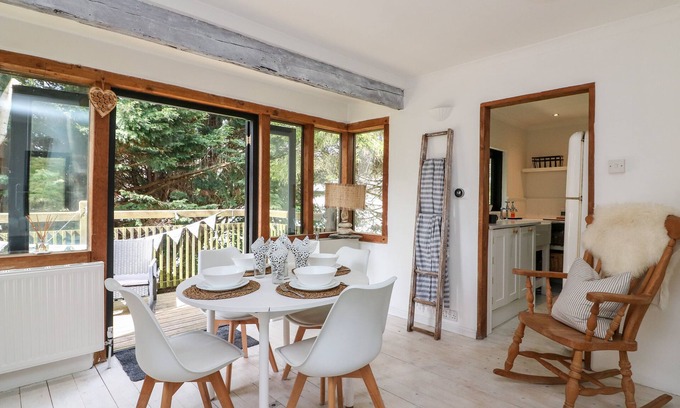 Kingsbridge Cottage | WEST ISLAND, pet friendly, character holiday cottage in Kingsbridge