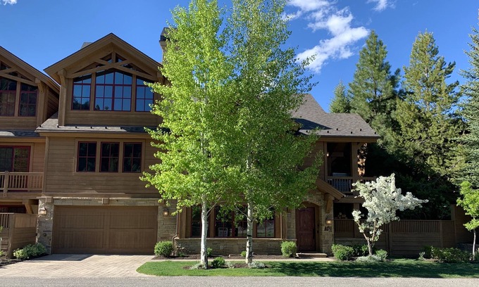Ketchum House | West Ketchum Townhouse Short Walk to Downtown Ketchum and Lifts-Hot Tub