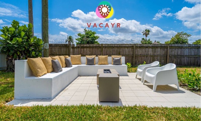 Palm Springs House | West Palm Beach-Pickleball, Basketball, Heated Pool, FirePit - SAME DAY BOOKINGS