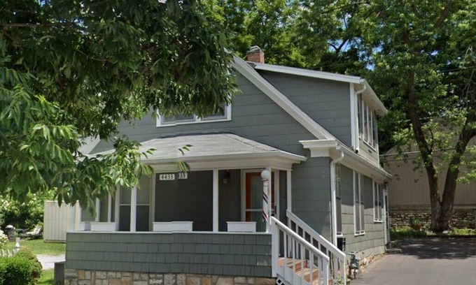 Rosedale Apartment | West Plaza Cozy Comfort Unit A