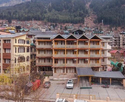Old Manali Hotel | West Western Resort Manali #NearToMallRoad #Gym #Lawn #PlayingZone #PoolTable #KidsFriendly #MountainView #TableTennis #FamilyFriendly #PrivateParking