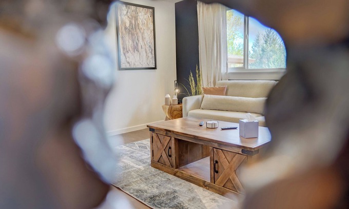 Cimarron Hills Apartment | Western Peak Pad - Cozy 2-BR w/Views, King Bed & Pet-Friendly Yard