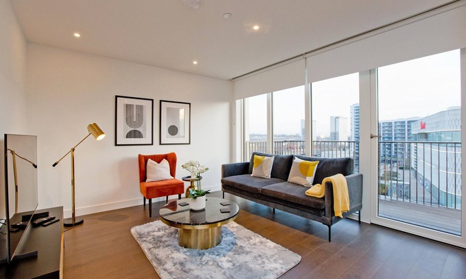 Shepherd's Bush Apartment | Westfield Living With City Views